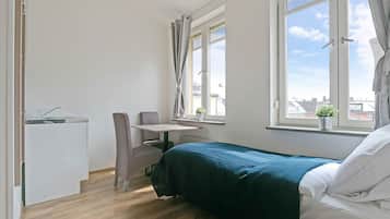 Familjerum för fyra - 1 sovrum | Skrivbord, strykjÀrn/strykbrÀda, gratis wi-fi och sÀngklÀder