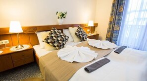 Desk, iron/ironing board, free WiFi, bed sheets - Hotel Seelacherhof (Sankt Kanzian am Klopeiner See)
