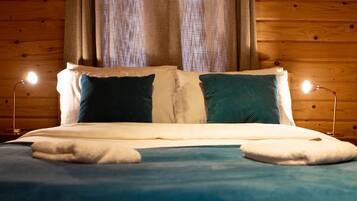 Cabin, 2 Bedrooms (Beech Lodge Log Cabin) | Egyptian cotton sheets, premium bedding, pillowtop beds