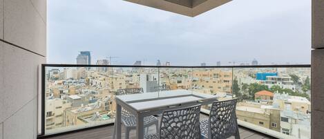 Luxury Apartment, 4 Bedrooms, Partial Sea View, Tower | Balcony