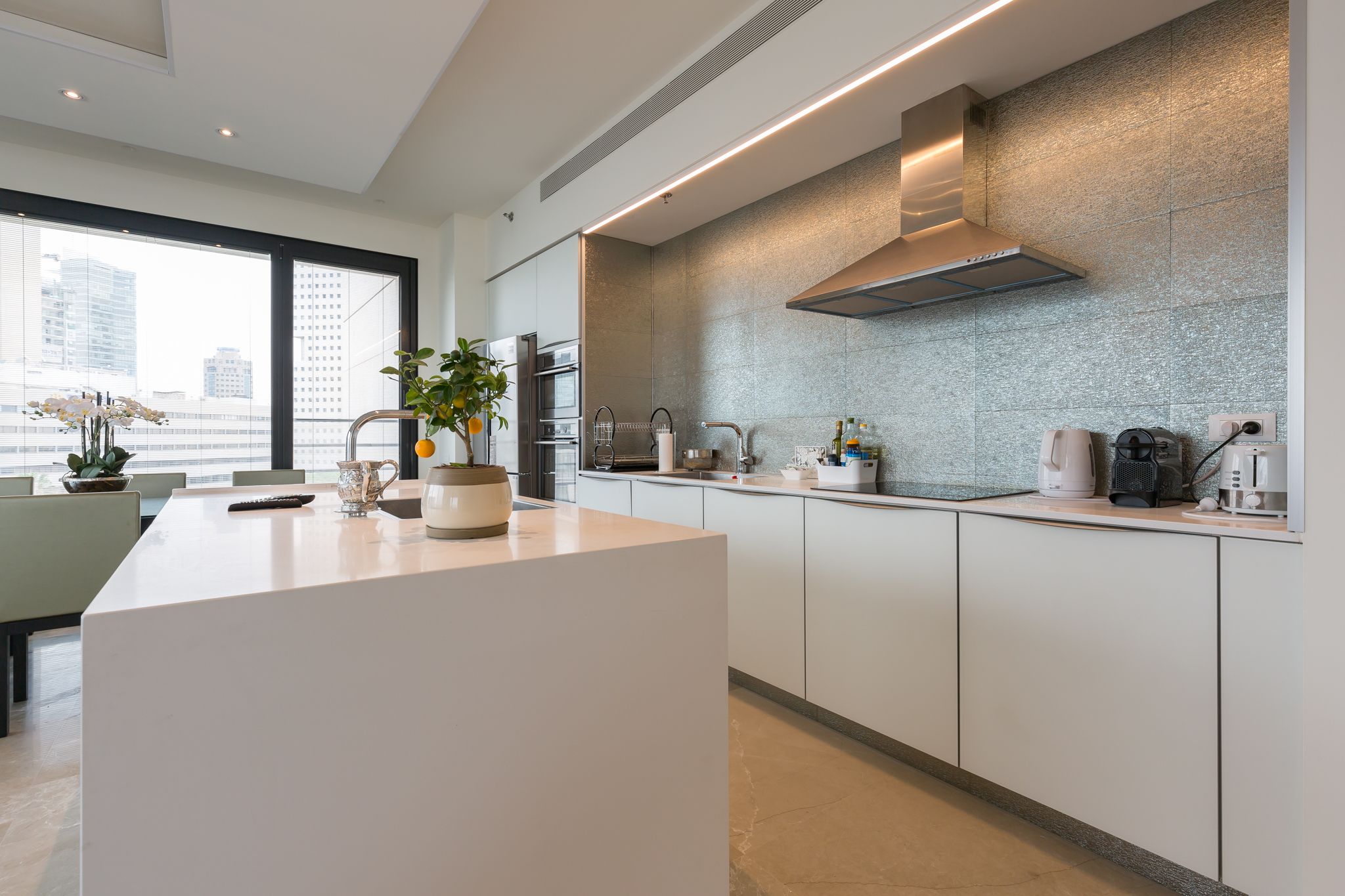 Refrigerador, microondas, horno, placa de cocina