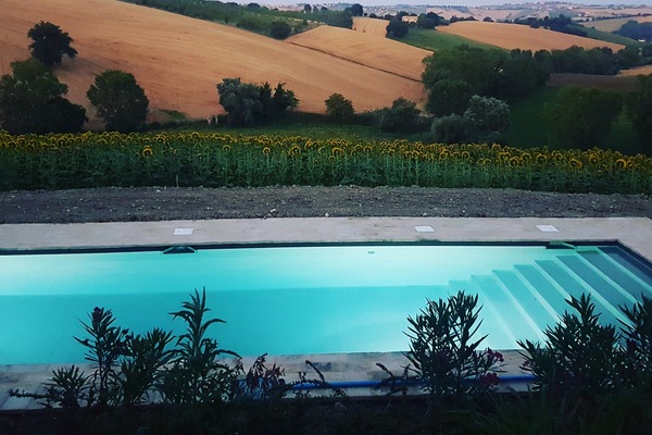 Außenpool, Pool auf dem Dach, Liegestühle