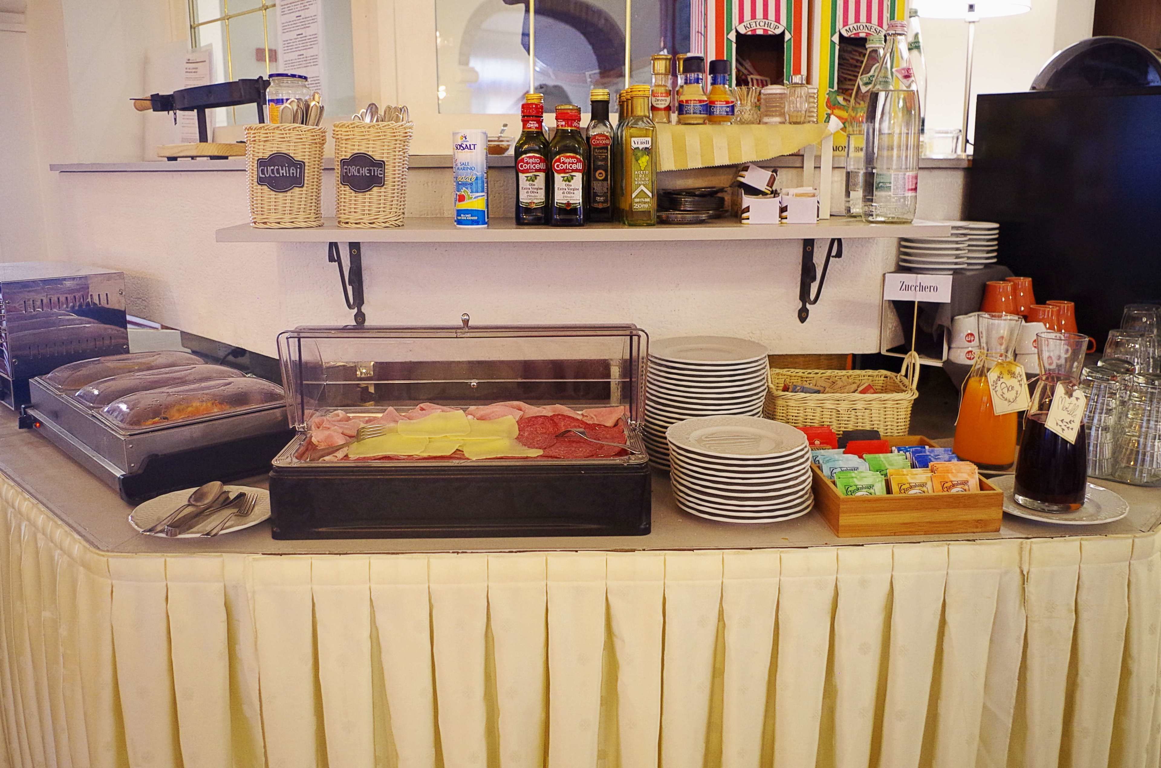 lunch and dinner served