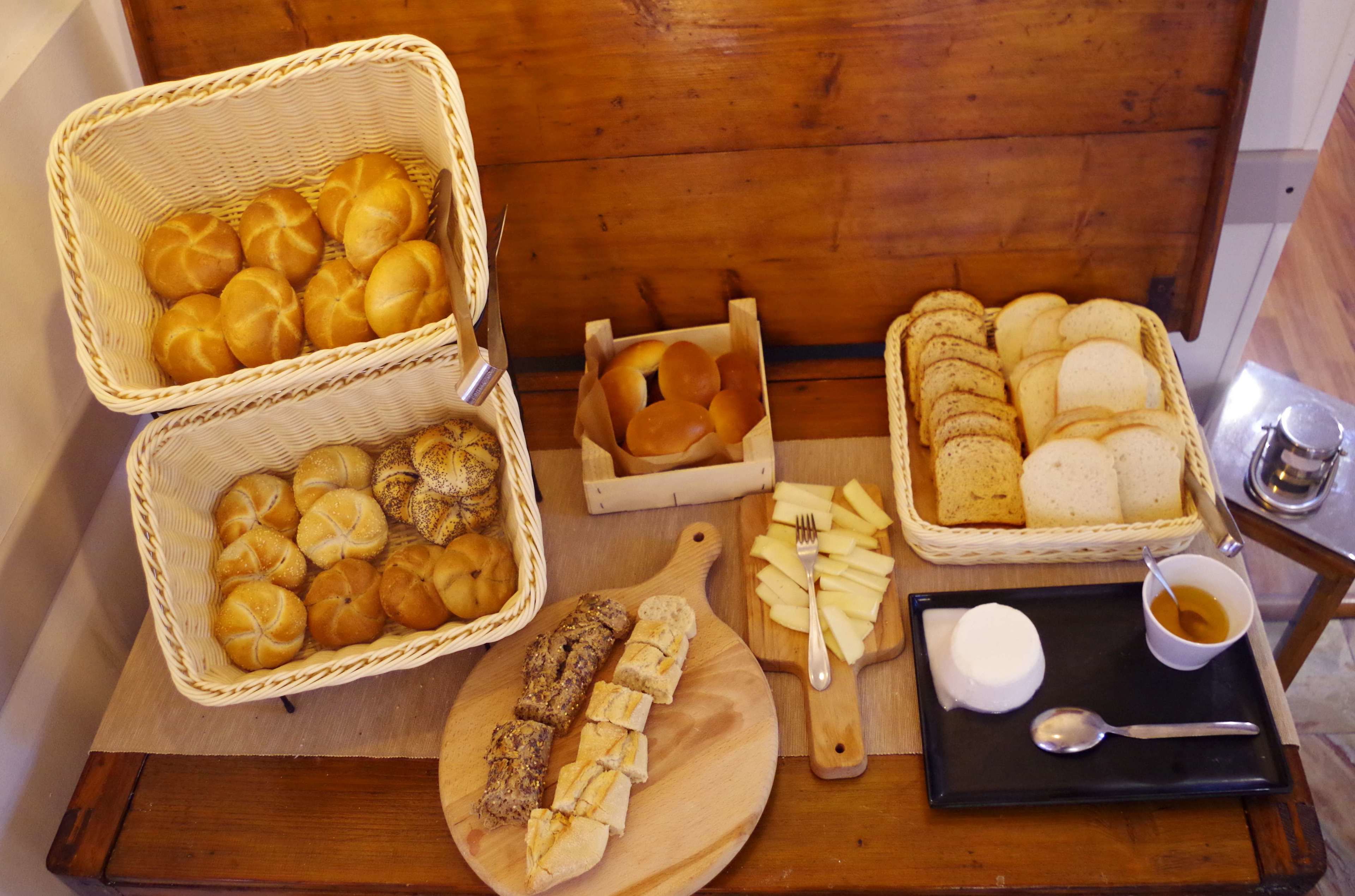 lunch and dinner served