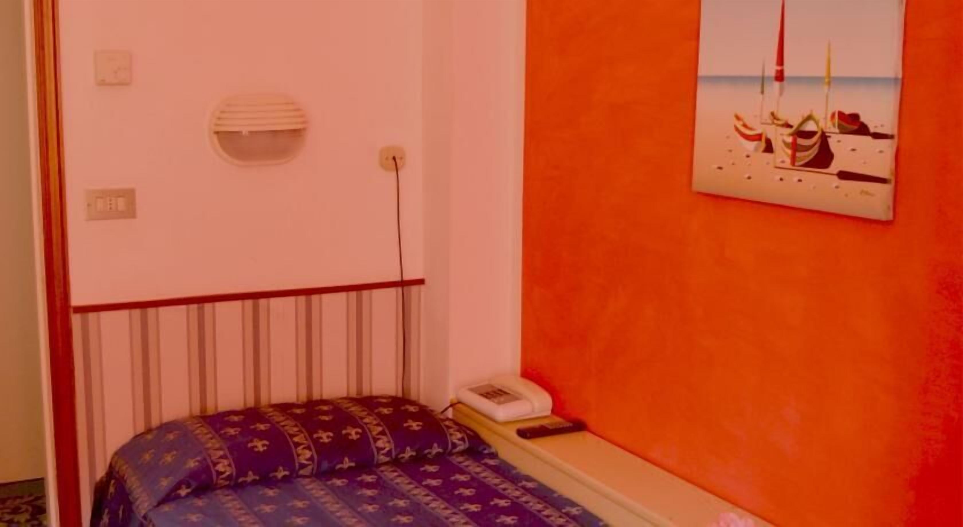 in-room safe, free wifi, bed sheets