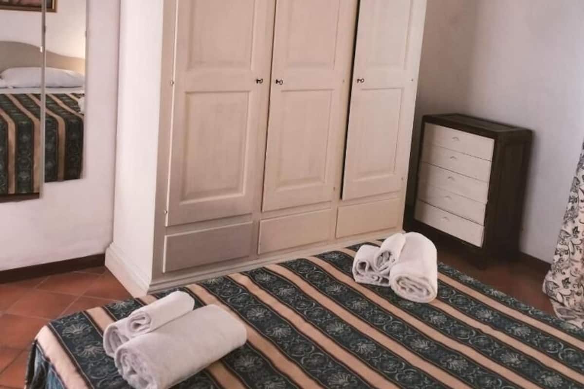 House | In-room safe, free WiFi, bed sheets