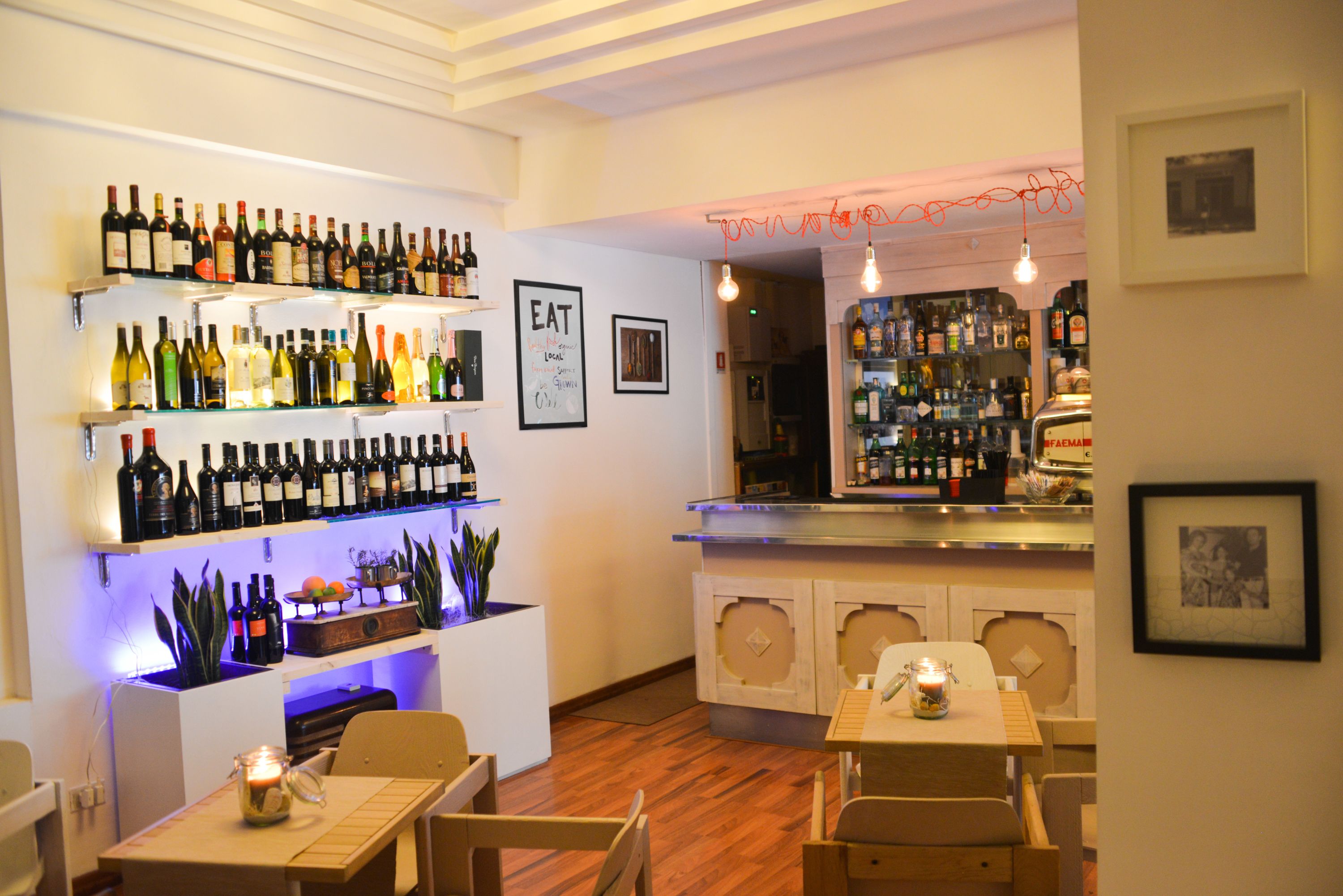 serves lunch and dinner