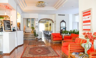 供应午餐和晚餐