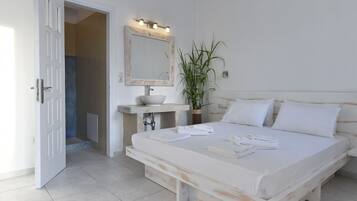 Premium bedding, minibar, in-room safe, soundproofing