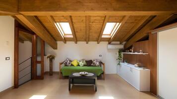 Camera quadrupla, bagno privato, vista mare | Biancheria in cotone egiziano, biancheria da letto di alta qualità