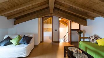 Camera quadrupla, bagno privato, vista mare | Biancheria in cotone egiziano, biancheria da letto di alta qualità