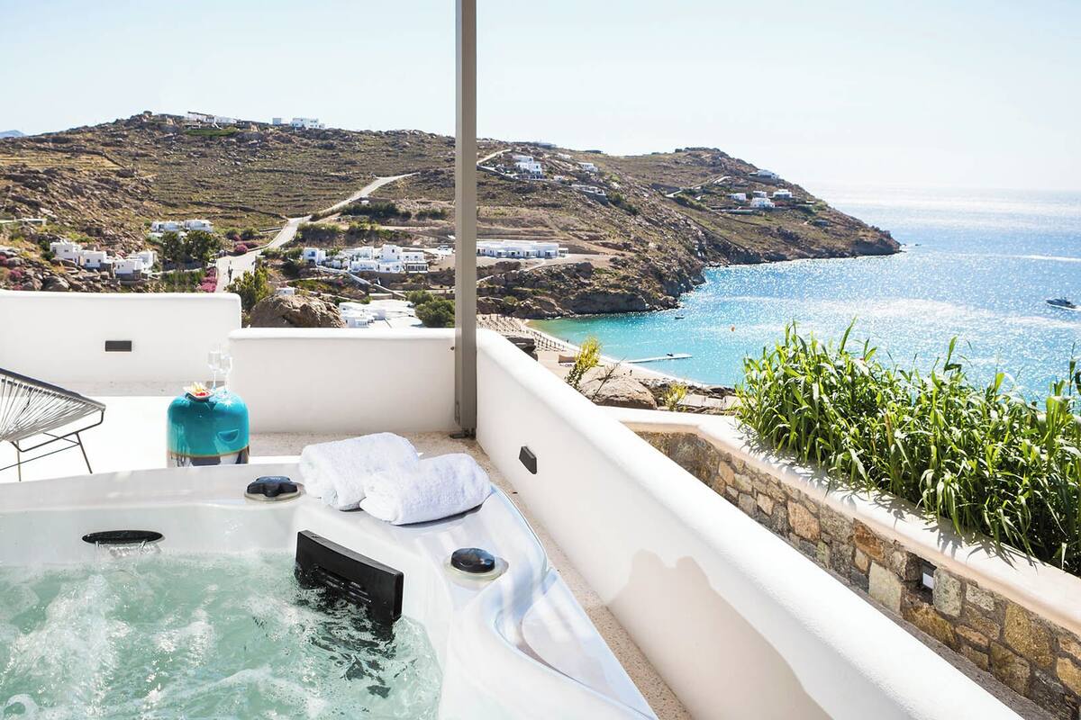 Aegean Honeymoon Suite with Jetted Tub | 客房景觀