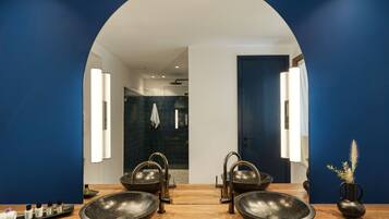 Paradise Villa with Private Pool and Outdoor Jetted Tub | Bad | Dusj, designertoalettartikler, hårføner og badekåper