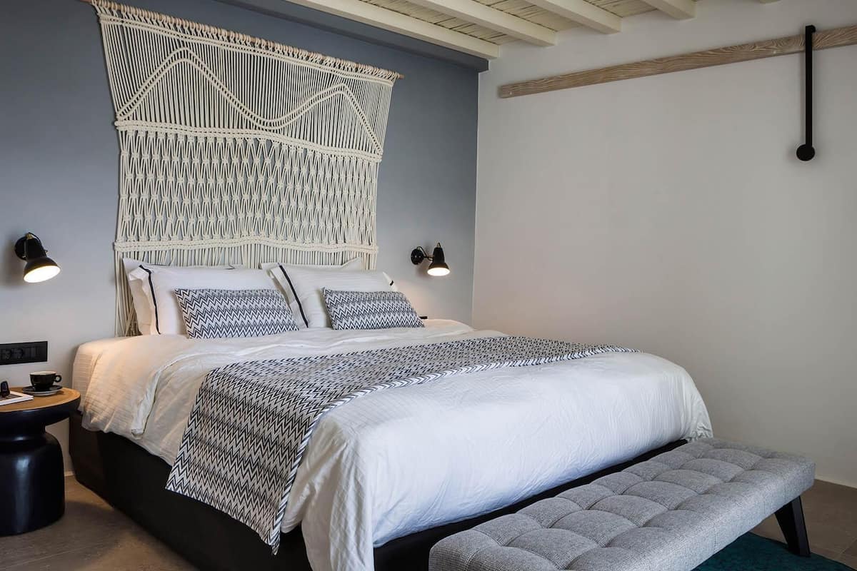 Courtyard Room with Terrace | Hochwertige Bettwaren, Minibar, Zimmersafe, individuell dekoriert