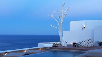 Seasonal outdoor pool, open 8:30 AM to 8:00 PM, pool umbrellas
