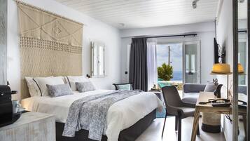 Two Bedroom Sea View Deluxe with Terrace | 1 Schlafzimmer, hochwertige Bettwaren, Minibar, Zimmersafe