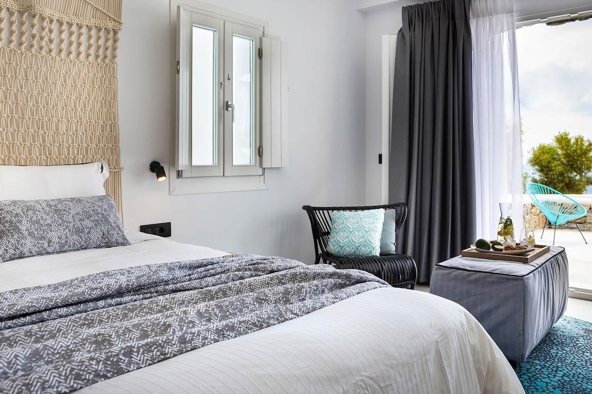 Two Bedroom Sea View Deluxe with Terrace | Hochwertige Bettwaren, Minibar, Zimmersafe, individuell dekoriert