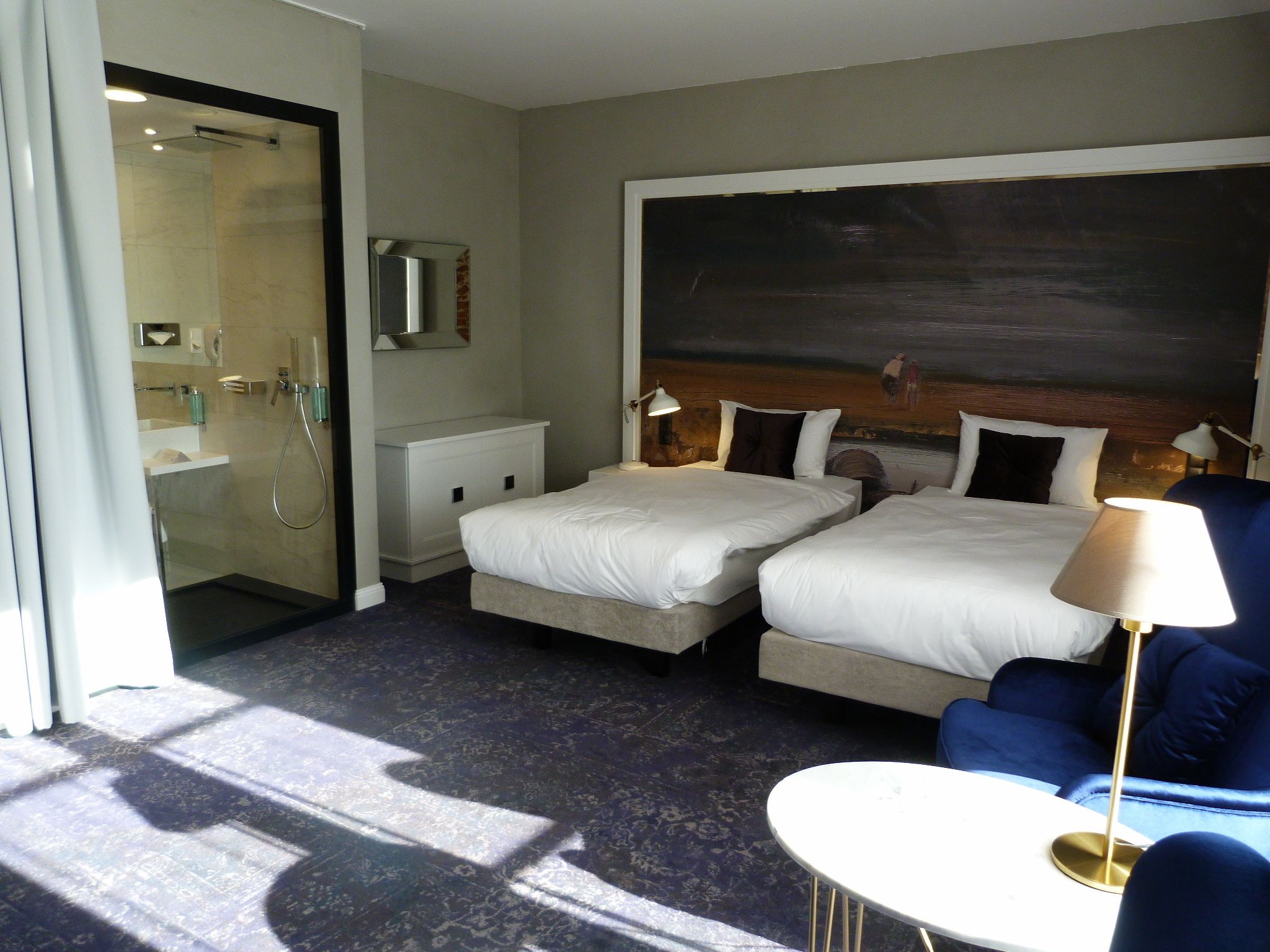 apartment | premium bedding, desk, iron/ironing board, free cots/infant beds