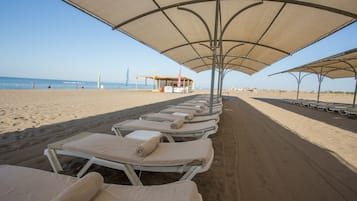 Gần bãi biển riêng, xe đưa đón đến bãi biển miễn phí, ghế dài tắm nắng