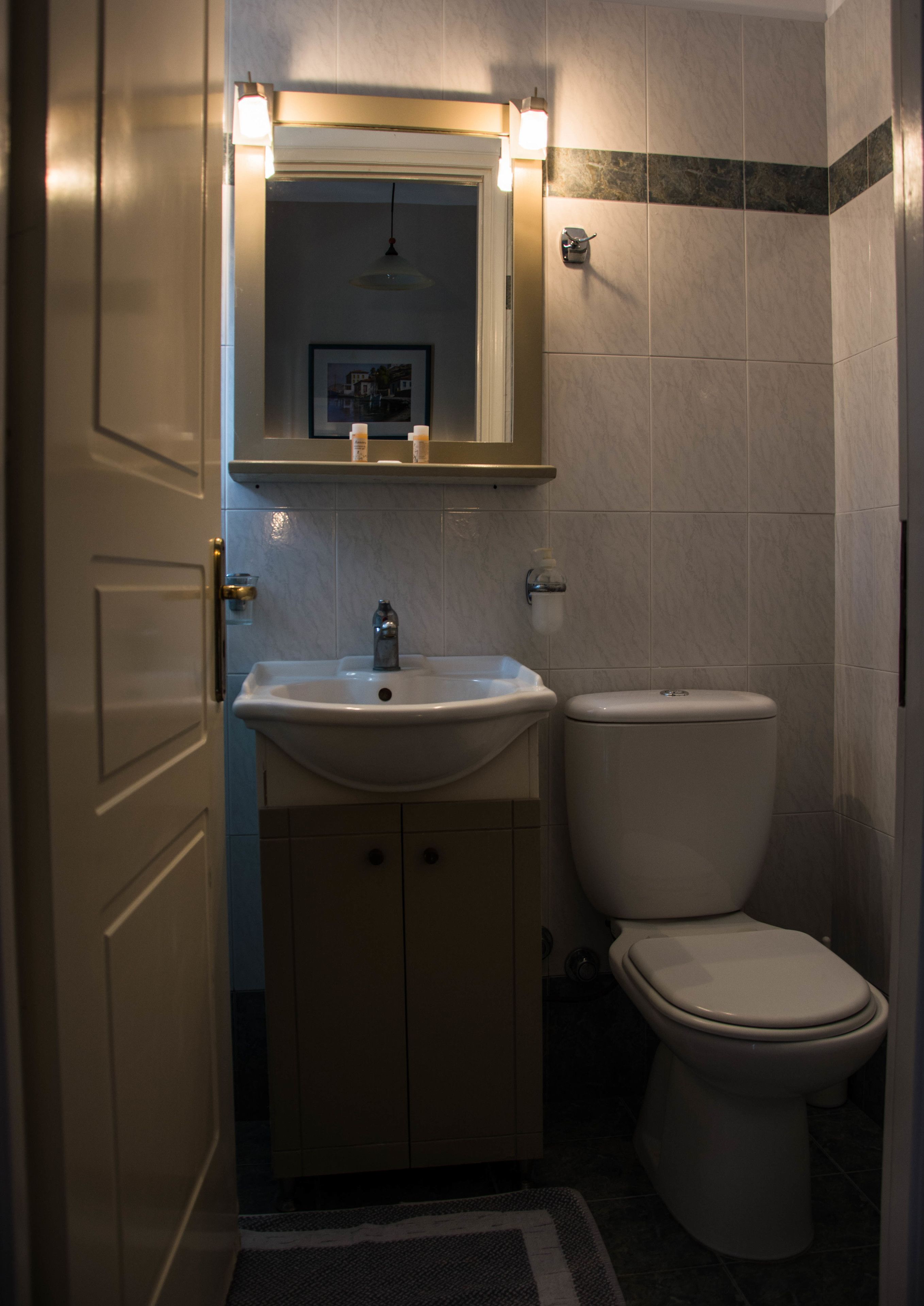 deluxe triple room | bathroom | shower, free toiletries, towels
