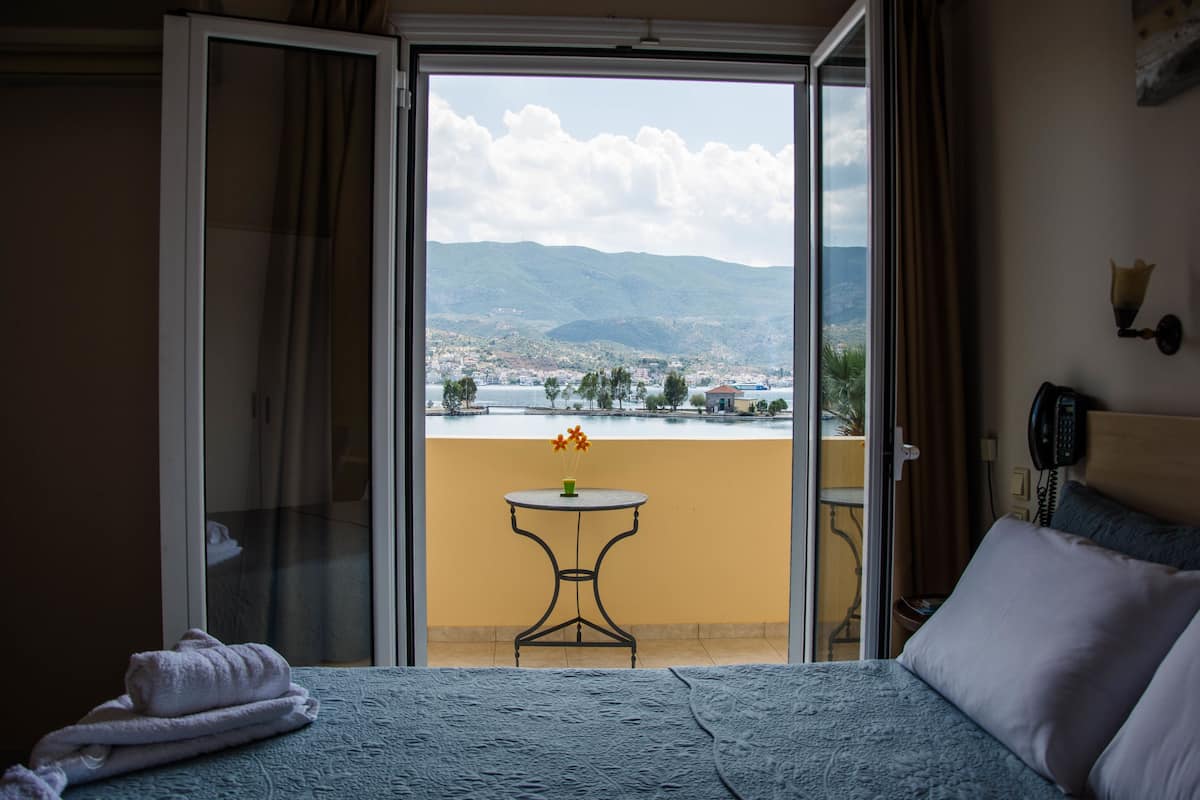 deluxe double or twin room | 1 bedroom, premium bedding, in-room safe, iron/ironing board