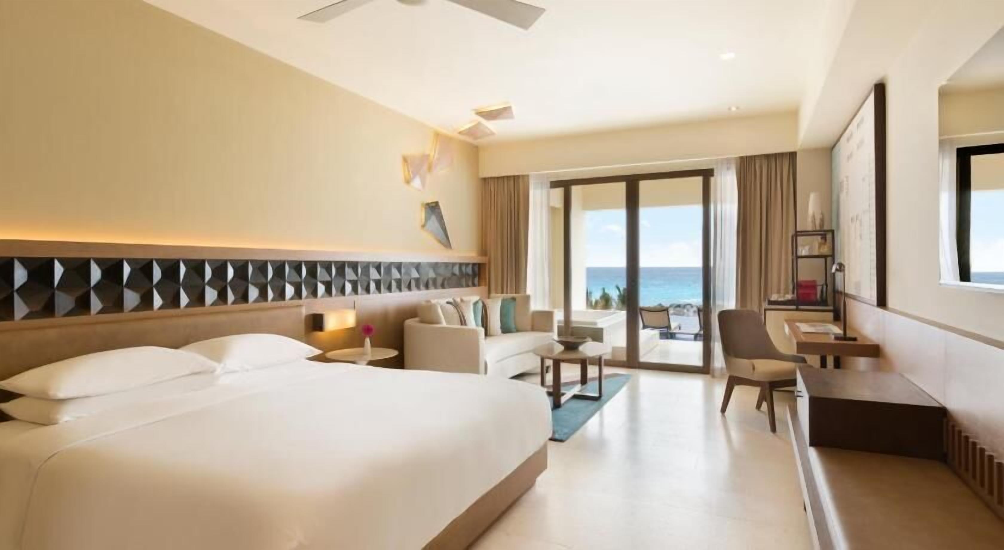 Artículos del minibar gratis y caja de seguridad en la habitación 