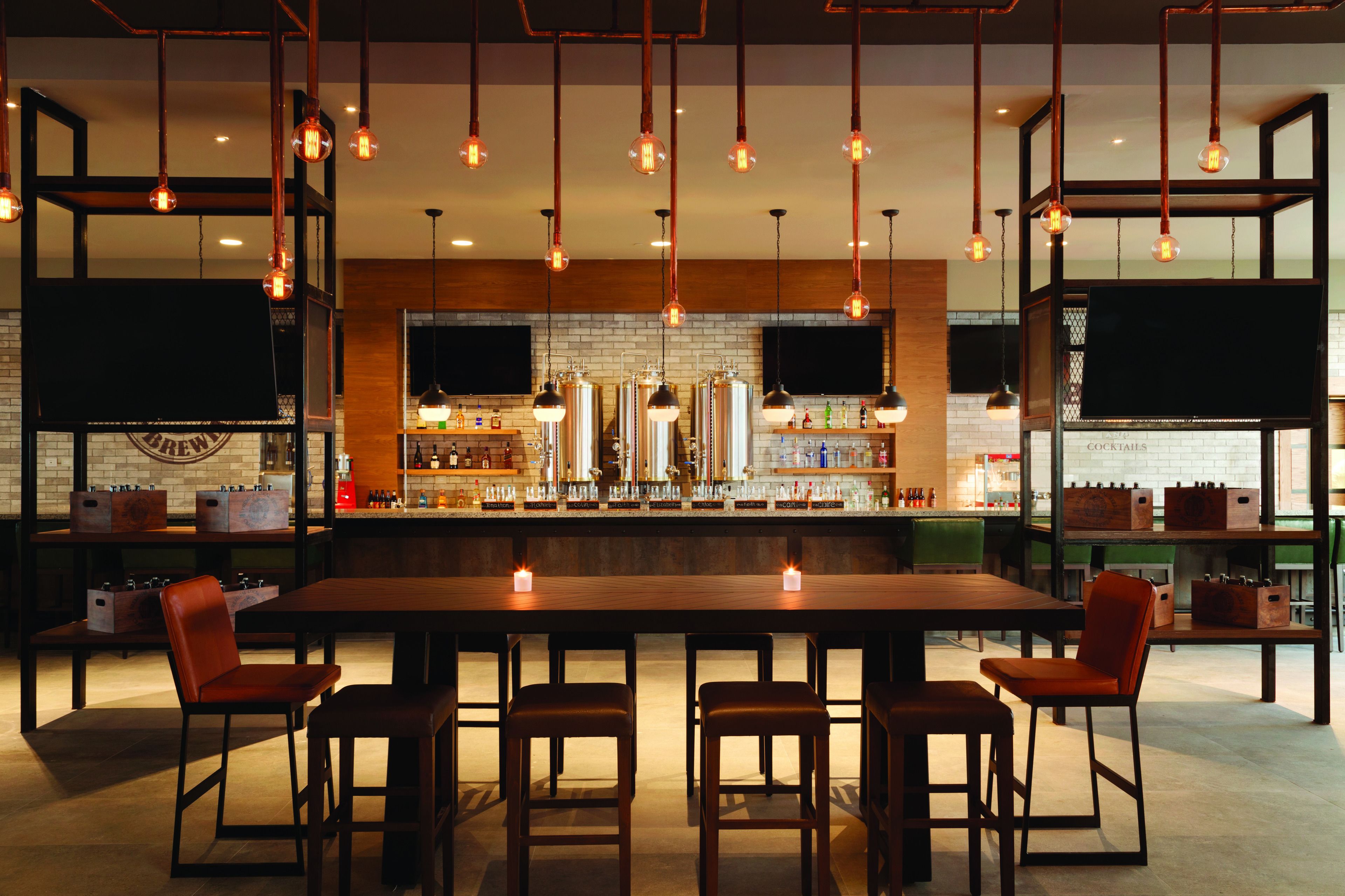 8 restaurants; breakfast, lunch and dinner served 