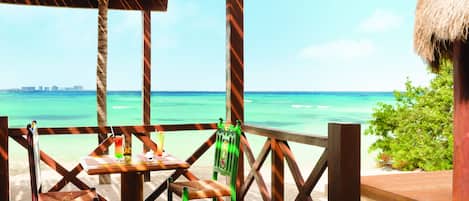 8 restaurants, breakfast, lunch, dinner served; Italian cuisine