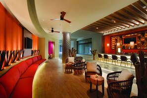 5 bars/lounges, 2 poolbars