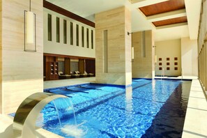 Behandelingskamers voor koppels, een sauna, een bubbelbad, een stoombad