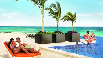 Kolam renang terbuka, payung kolam, kerusi lepak pantai