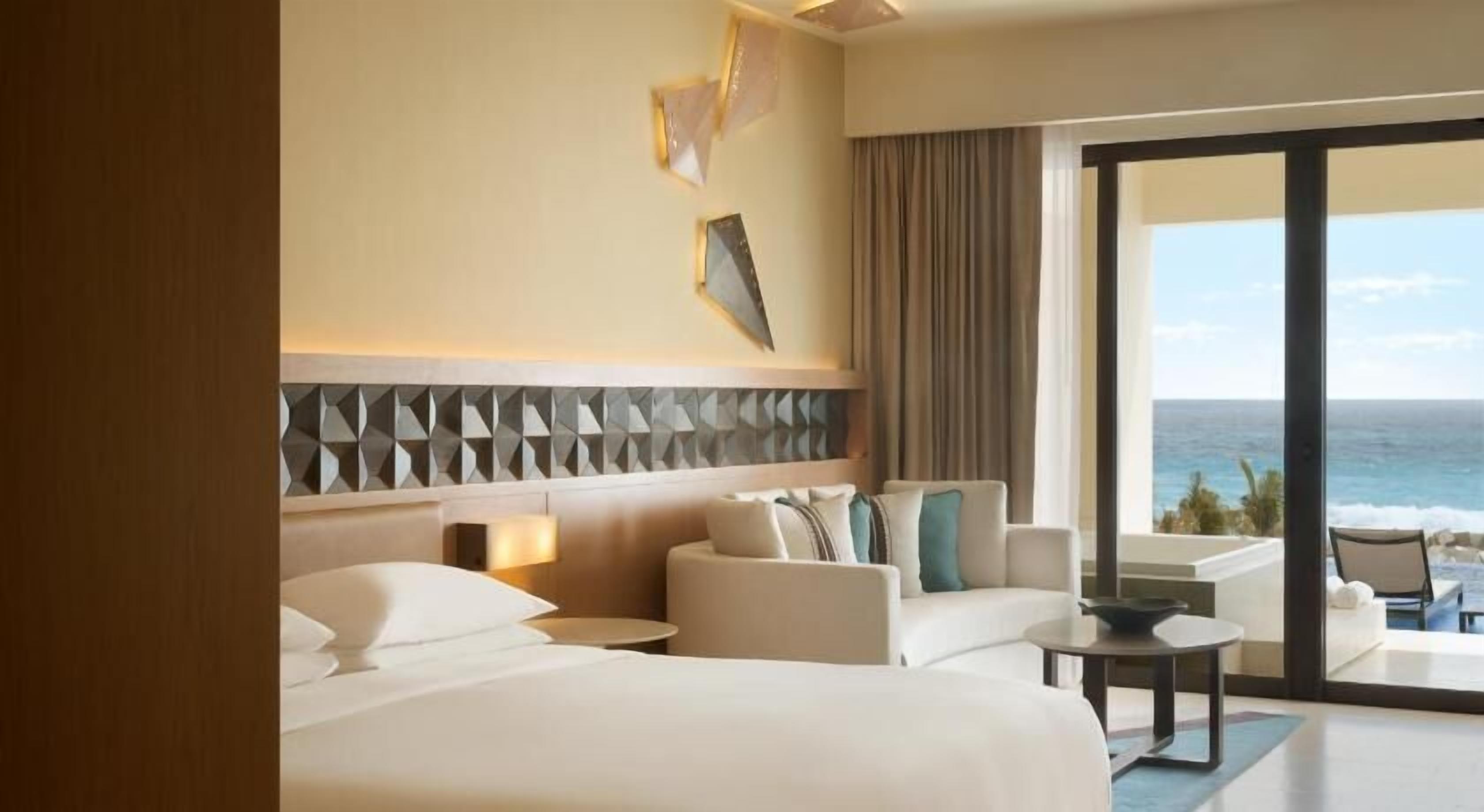 Artículos del minibar gratis y caja de seguridad en la habitación 