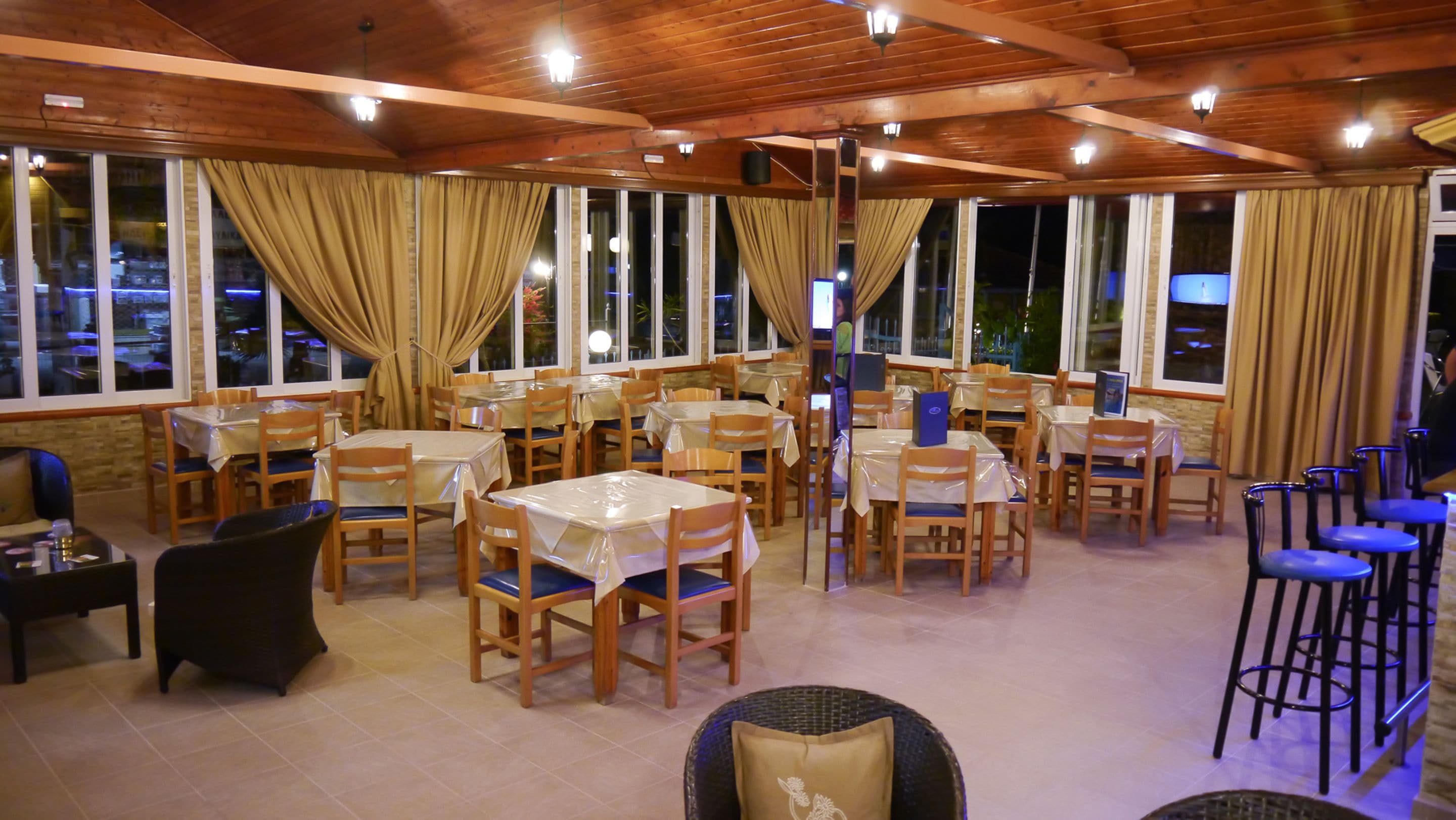 Serviço de café da manhã, culinária mediterrânea, vistas para a piscina 