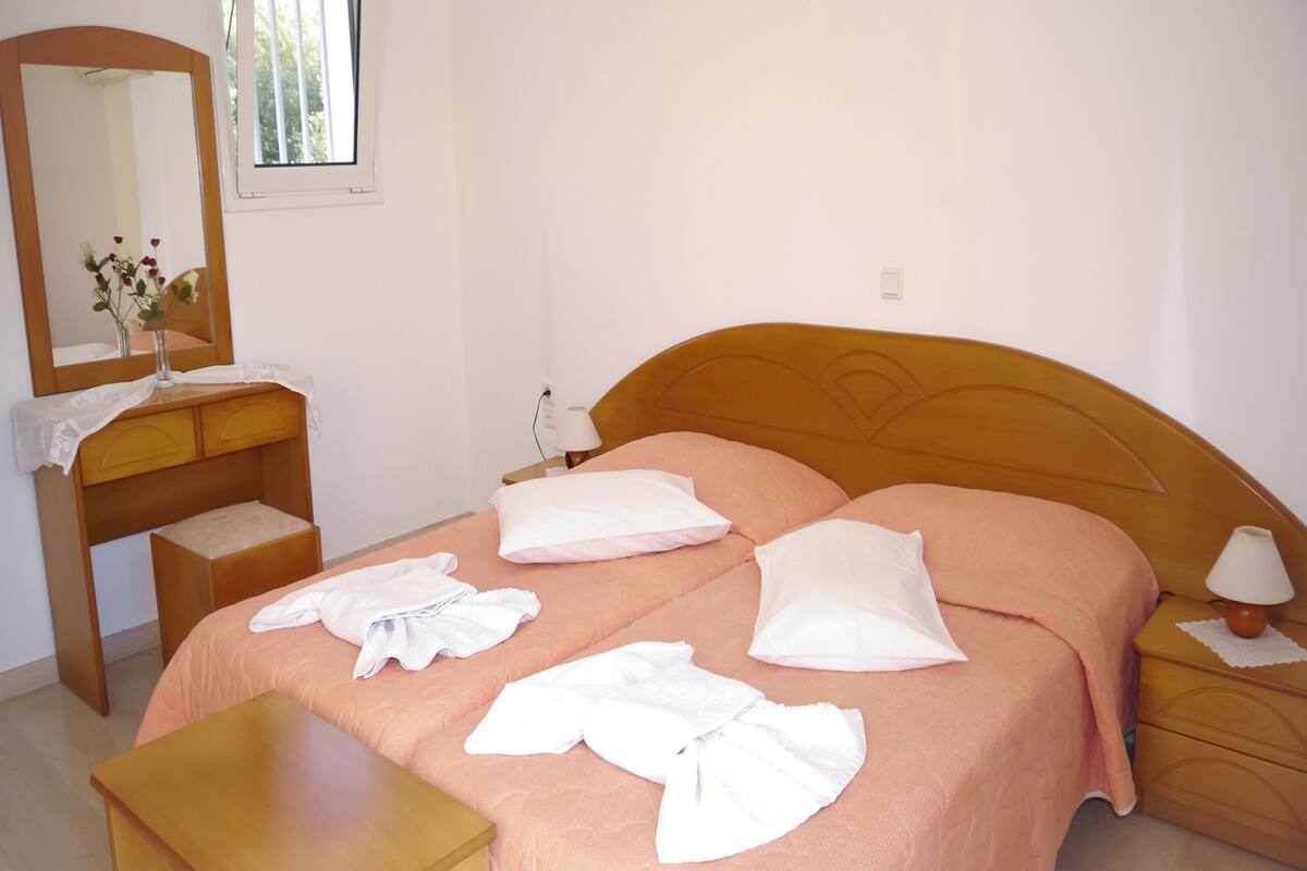 Apartamento Deluxe, 1 habitación | Ropa de cama de alta calidad, caja fuerte, cortinas opacas