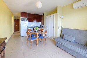 Lägenhet - 1 sovrum (4 people, 4th floor - nº 16) | Mörkläggningsgardiner, strykjärn/strykbräda, gratis wi-fi och sängkläder
