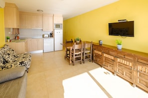 Căn hộ, 1 phòng ngủ (4 people, 5th floor, A/A, nº 25) | Bếp riêng | Tủ lạnh, lò vi sóng, bếp nấu, dụng cụ pha cà phê/trà 