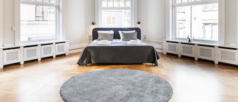 Superior Apartment, Private Bathroom (Amagertorv 33) | 3 bedrooms, individually decorated, individually furnished, desk