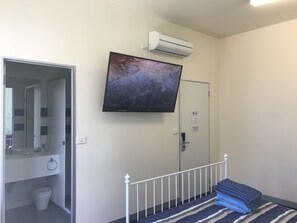 1 kamar tidur dan didekorasi berbeda-beda