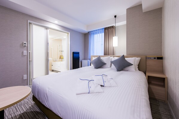 [Non-Smoking] Universal Double Room | In-room safe, desk, blackout drapes, iron/ironing board