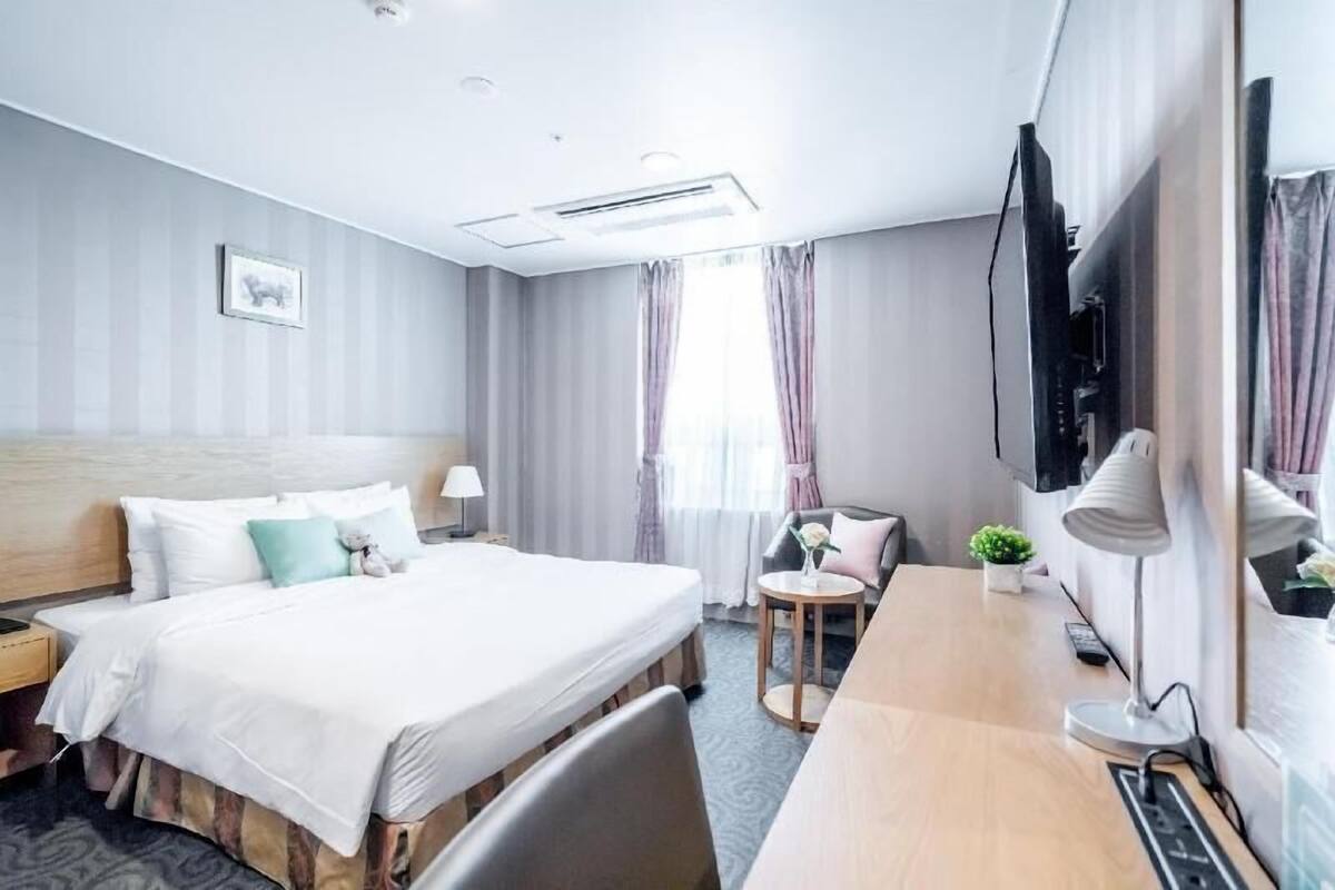 Soundproofing, WiFi (free), bed sheets