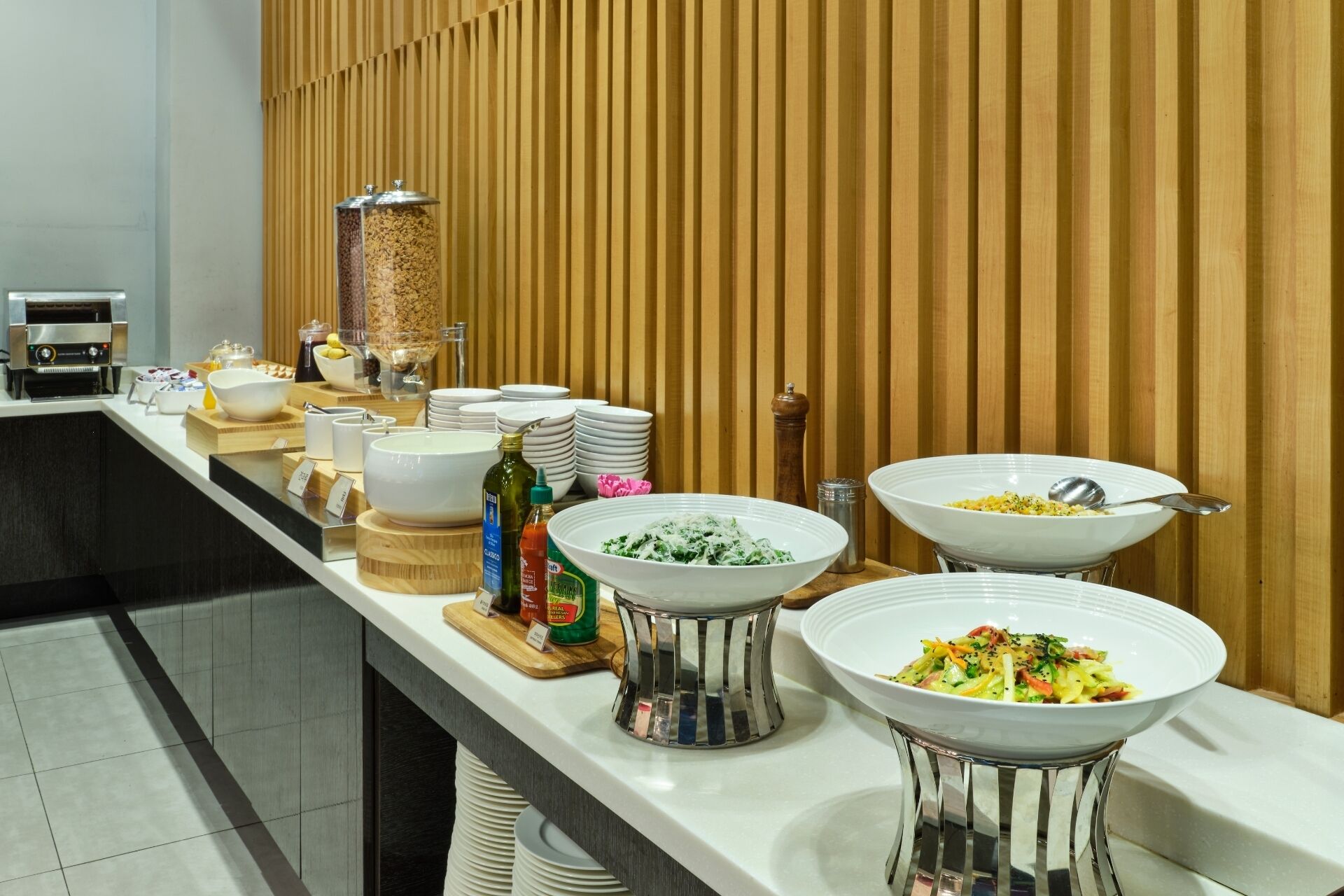 breakfast and lunch served