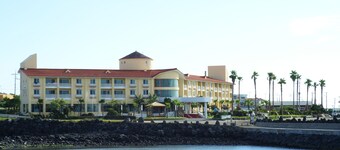 Mega Resort