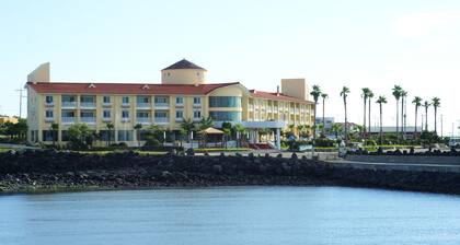 Mega Resort