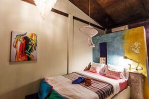 Bureau, lit d’appoint (supplément), accès au Wi-Fi (inclus)