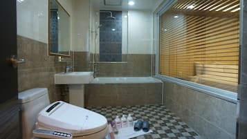 Free toiletries, towels