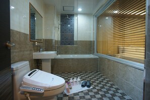 Free toiletries, towels - Hotel W Shinjeju (Jeju City)
