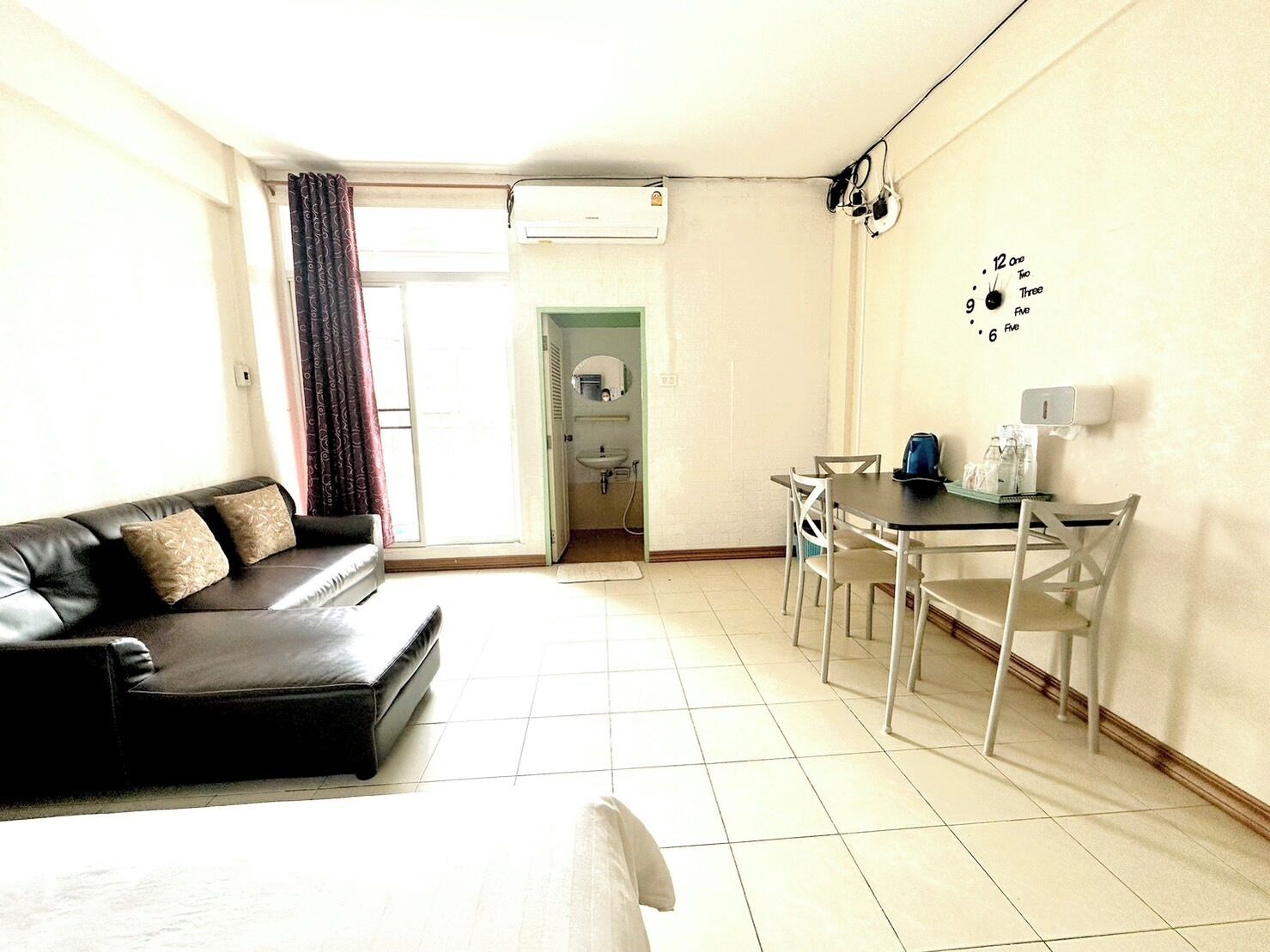 Deluxe Room with Balcony | Minibar, desk, rollaway beds, free WiFi