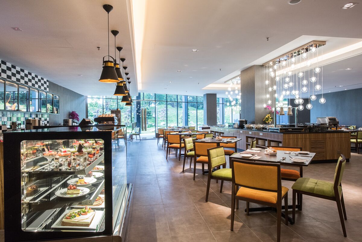 breakfast, lunch and dinner served