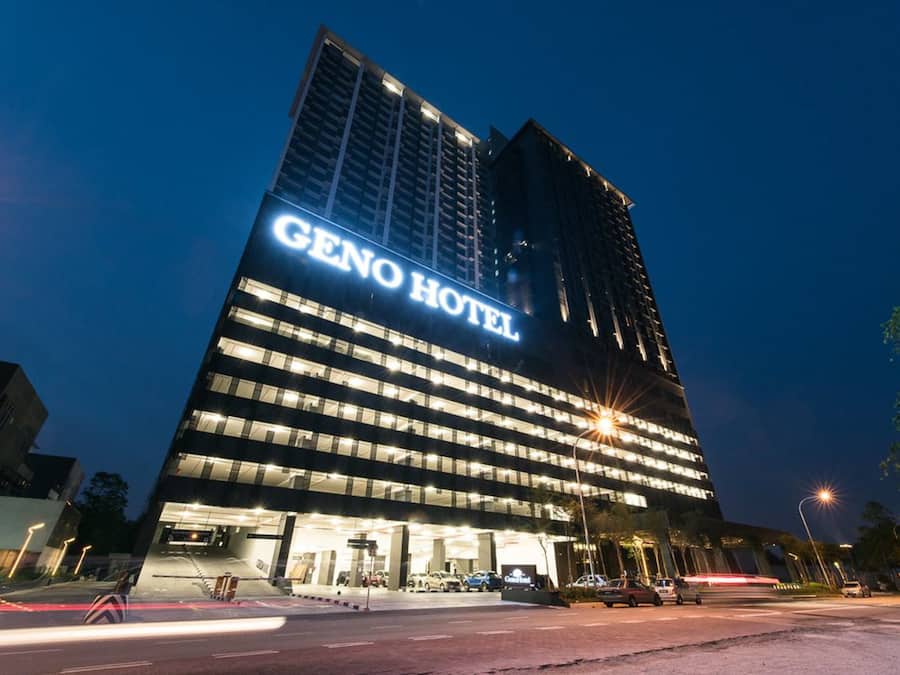 Facciata della struttura - sera/notte