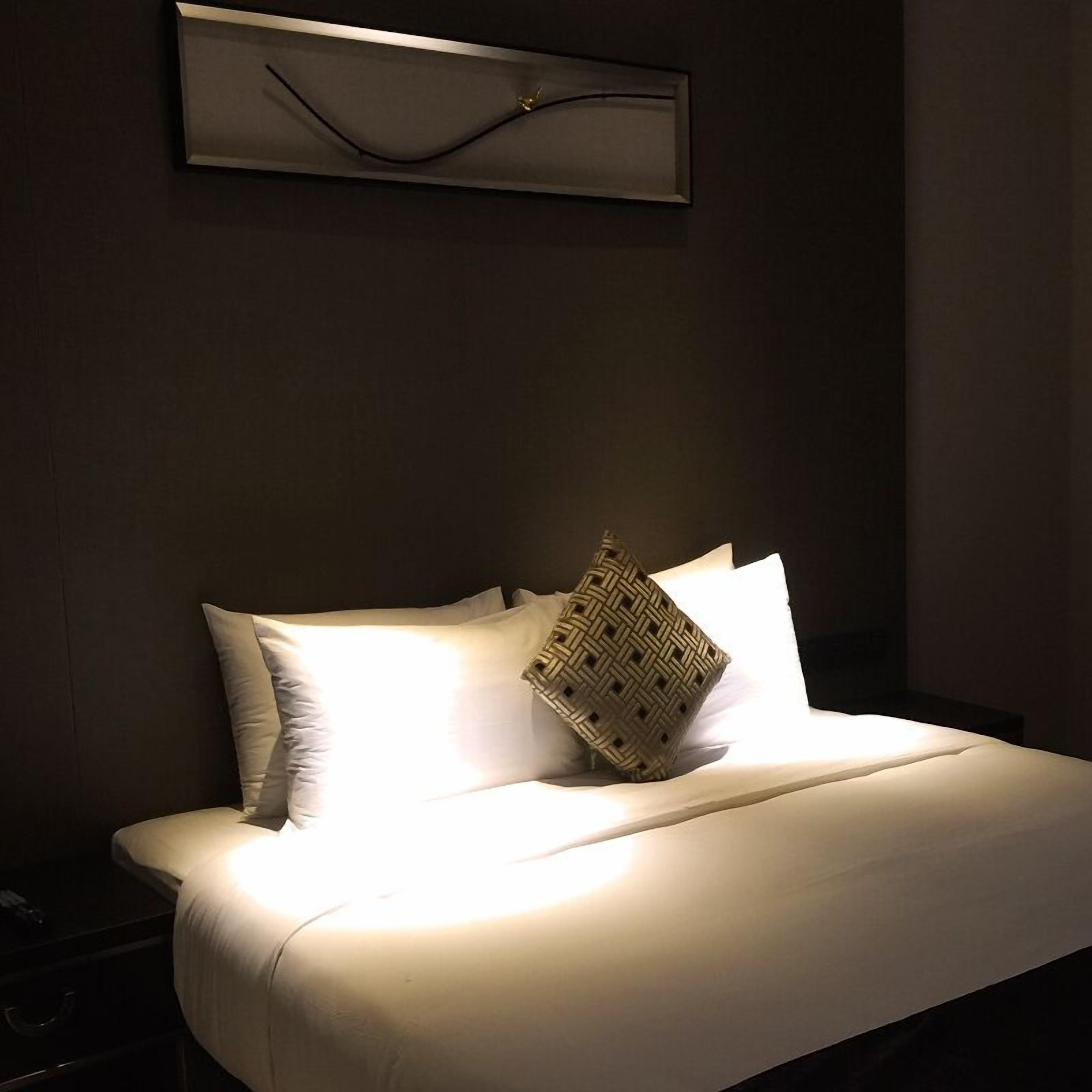 executive suite | in-room safe, desk, blackout curtains, iron/ironing board